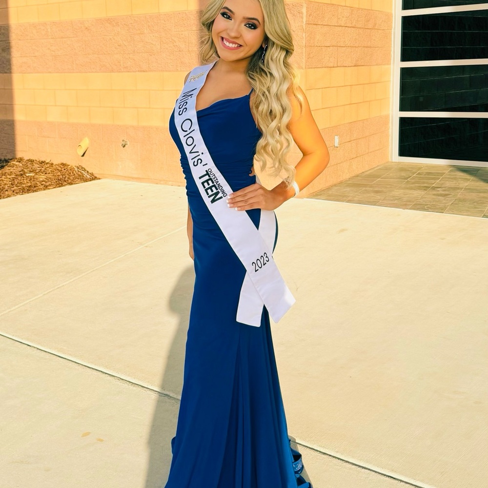 Elegant Navy Blue Evening Gown - Sleek Formal Dress- prom, pageant, date party